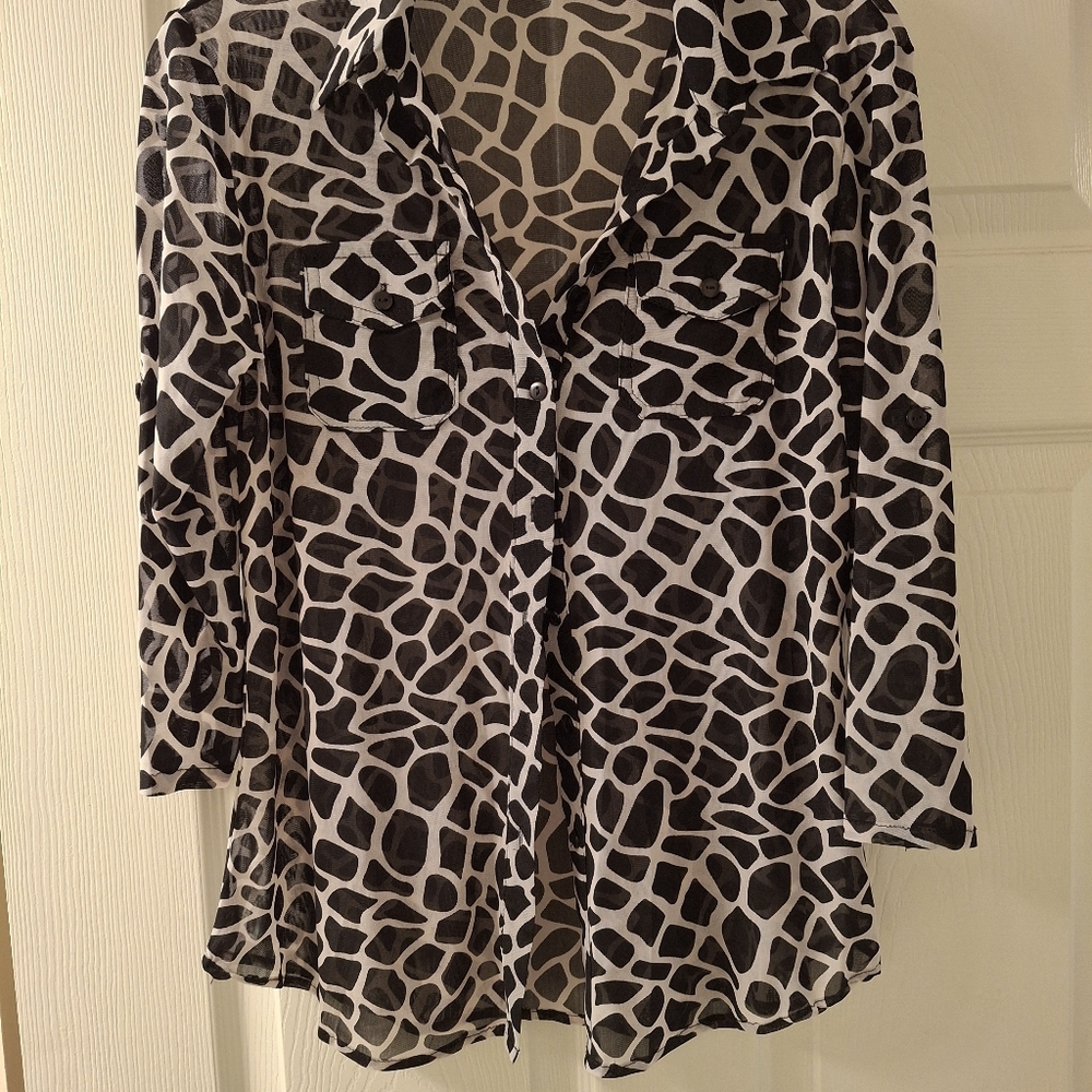 Black&white button-down blouse  - Eden & Olivia- size Small